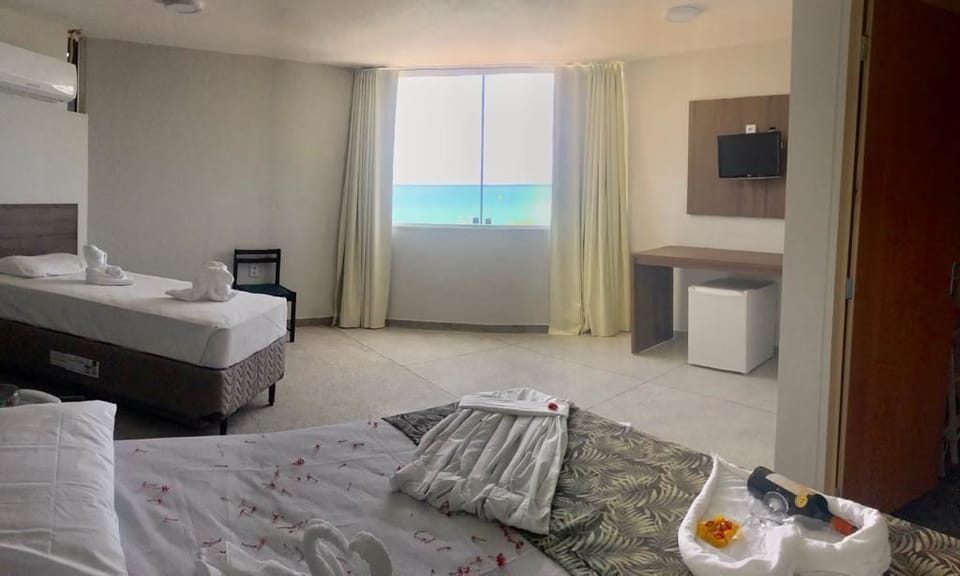 Minibar, free WiFi, bed sheets