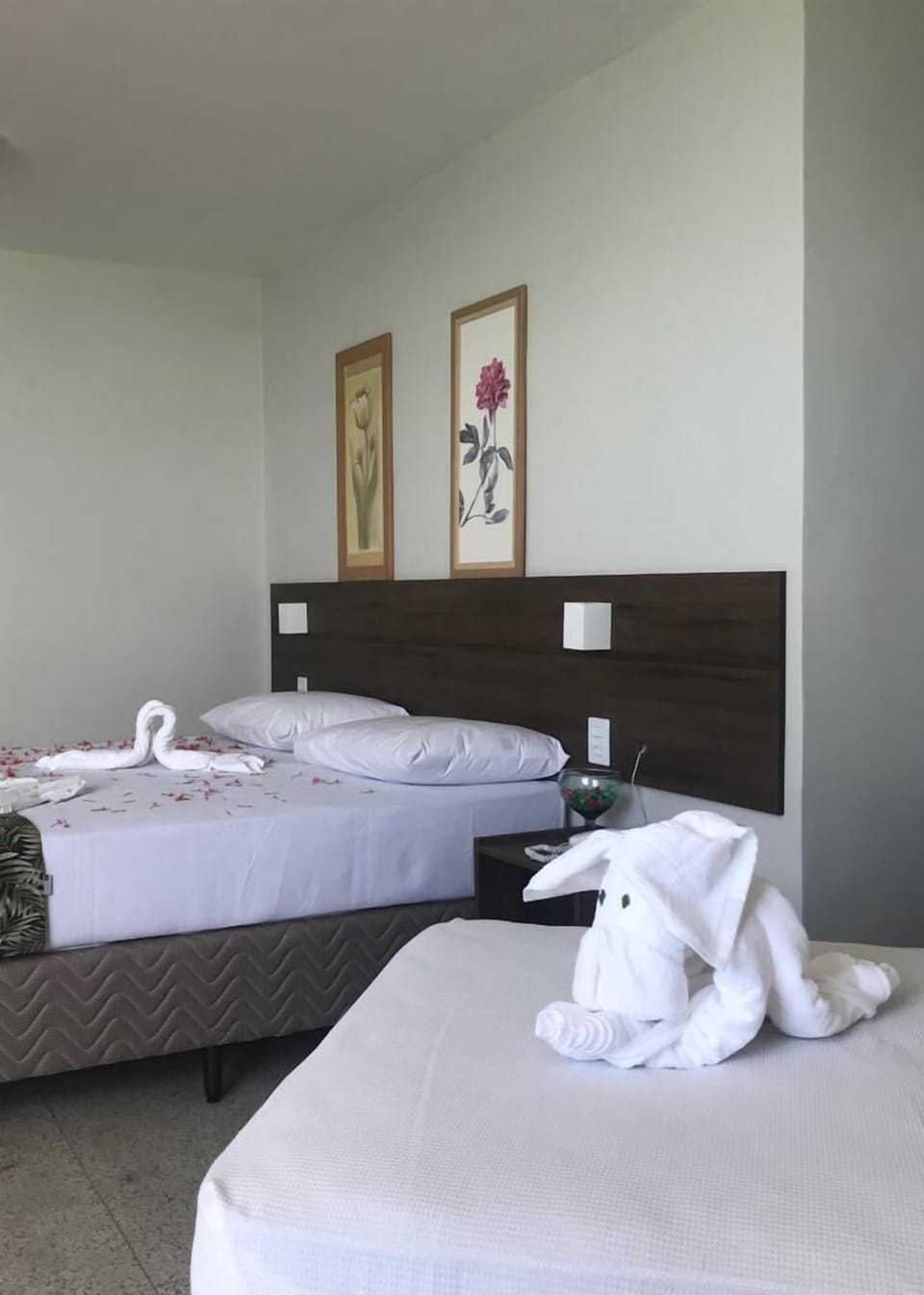 Minibar, free WiFi, bed sheets