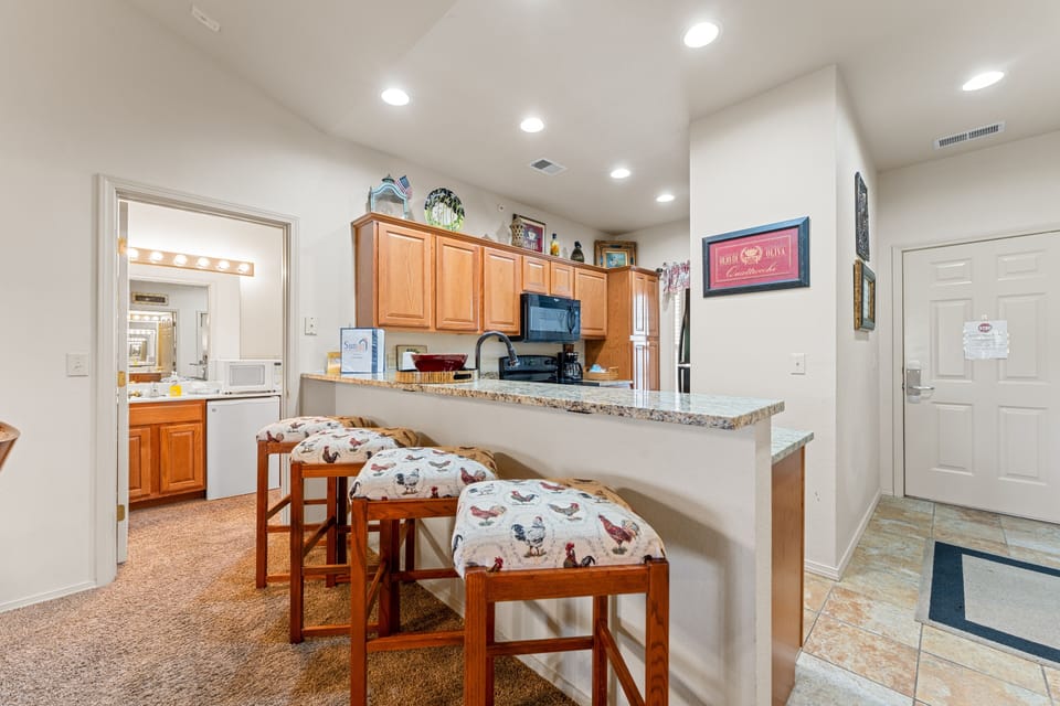 Condo, 3 Bedrooms | Private kitchen | Fridge, microwave, oven, dishwasher
