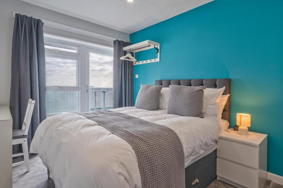 Deluxe Double Room | Desk, laptop workspace, blackout drapes, iron/ironing board
