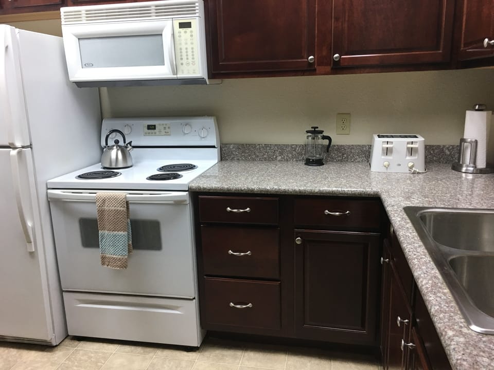 Full kitchen.