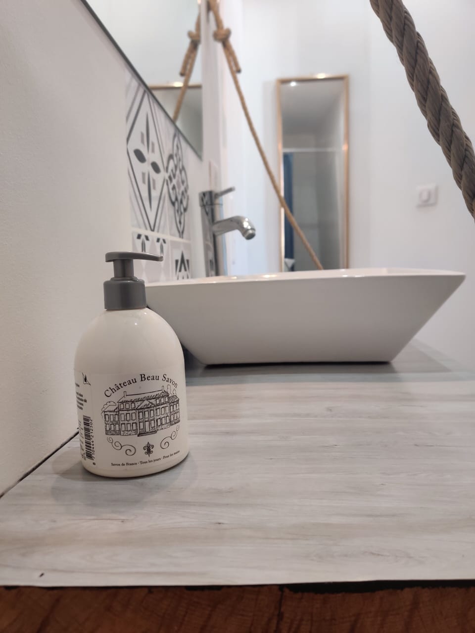 Junon Room | Bathroom sink