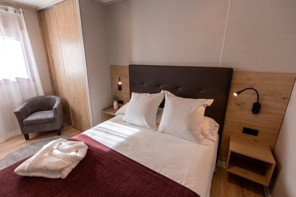 Villa (Suite) | Laptop workspace, blackout drapes, soundproofing, free WiFi