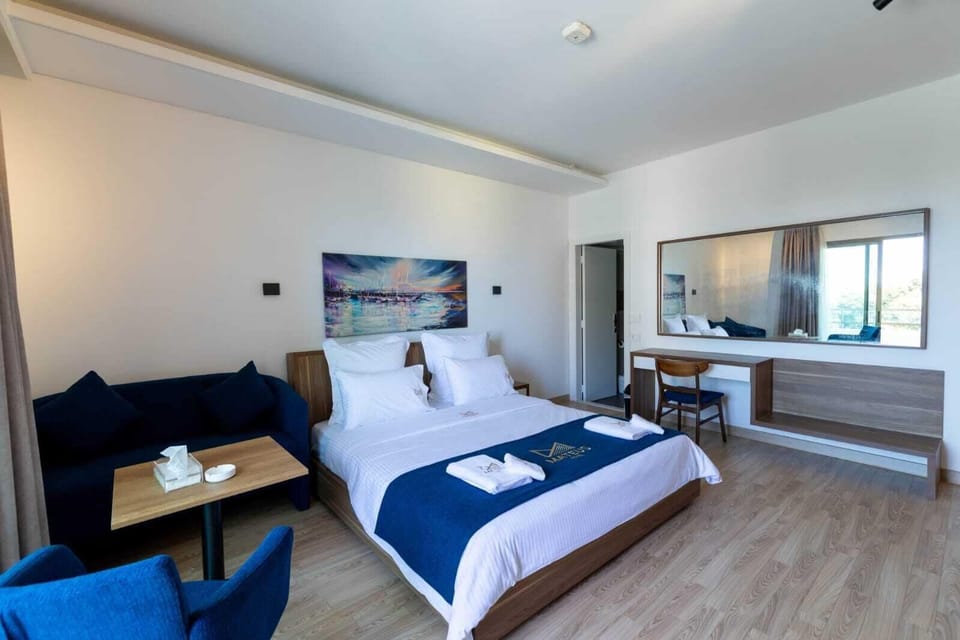 Deluxe Double Room, Sea View | Minibar, in-room safe, desk, blackout drapes
