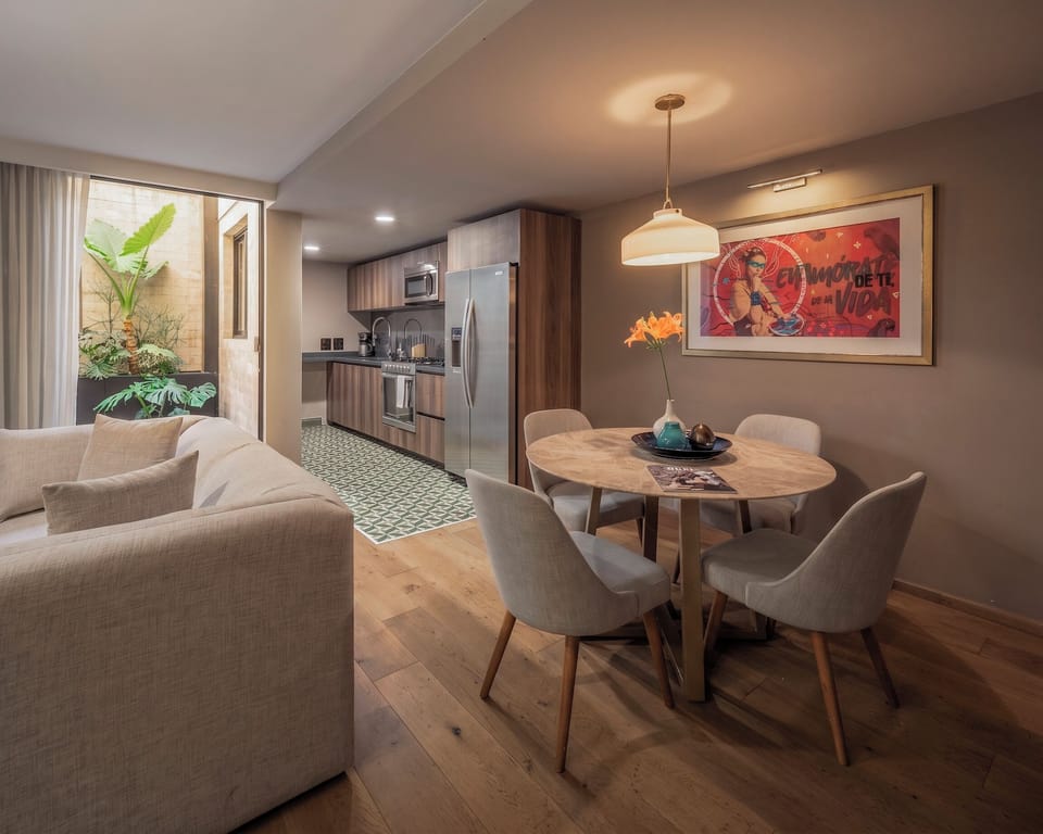 Design Suite, Multiple Beds, Non Smoking | Dining room