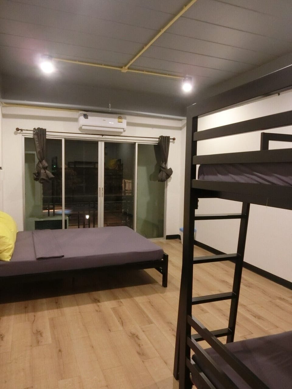 Family Room with Shared Bathroom | Free WiFi, bed sheets