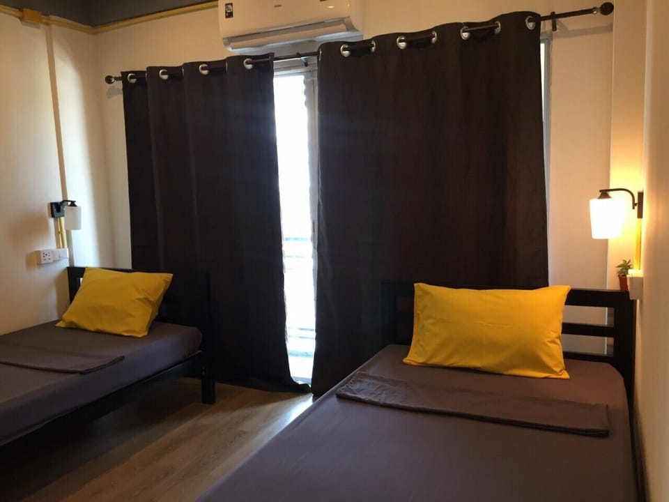 Basic Twin Room | Free WiFi, bed sheets