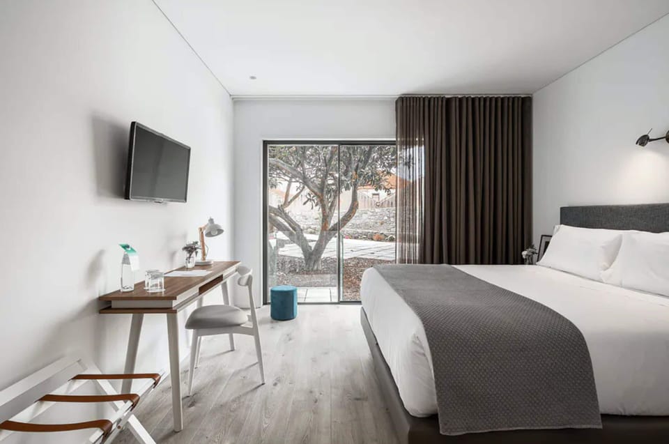 In-room safe, desk, soundproofing, free WiFi