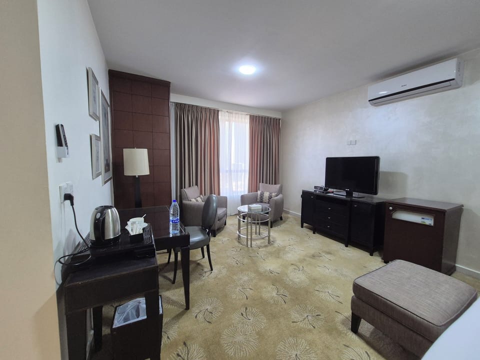 Junior Double Room | Minibar, in-room safe, desk, soundproofing
