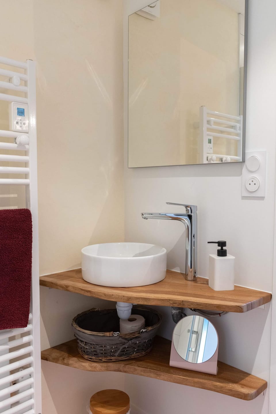 Classic Studio | Bathroom | Free toiletries, hair dryer, towels