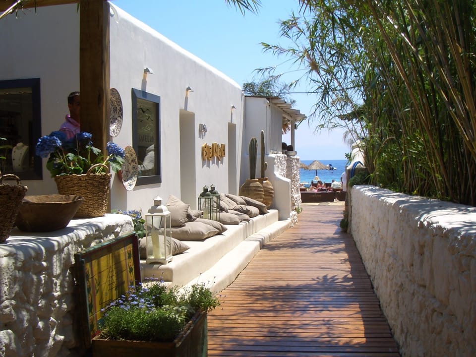Entrance to Psarou Beach NAMOS restaurant
