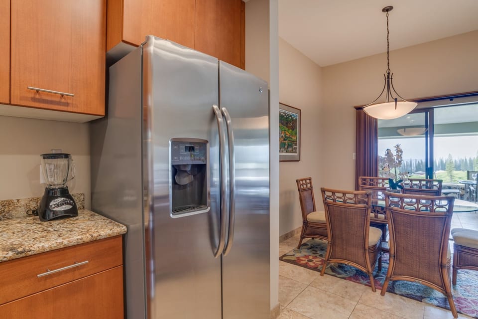 Blender, coffee maker, and filtered water for a comfortable stay
