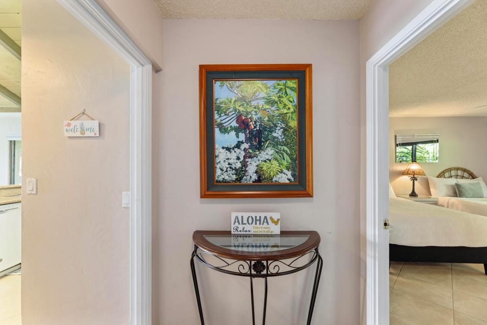 Hallway that seamlessly connects two cozy bedrooms with a small console table, where you can place keys and sunglasses.