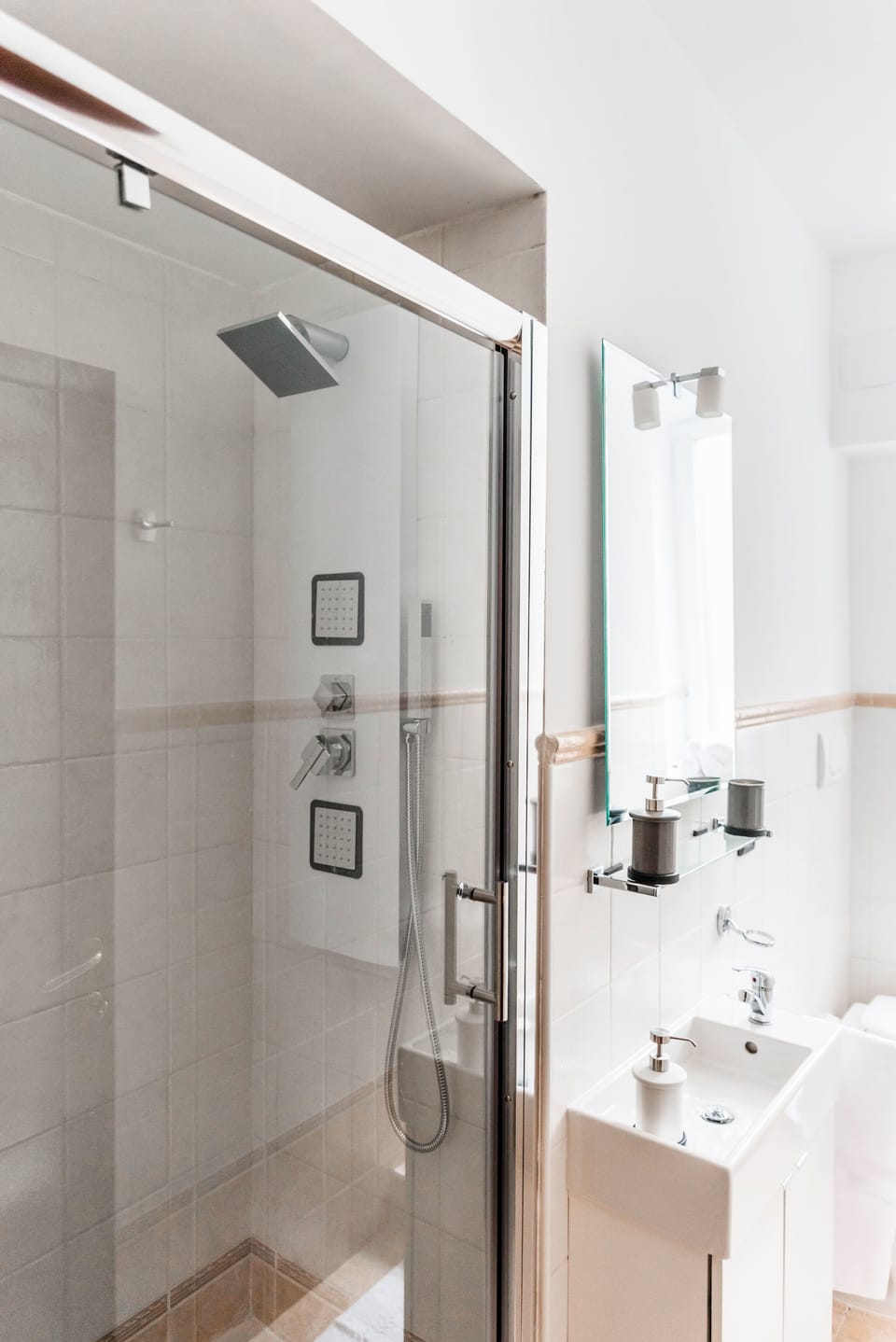 Junior Suite, City View | Bathroom | Shower, free toiletries, hair dryer, bathrobes