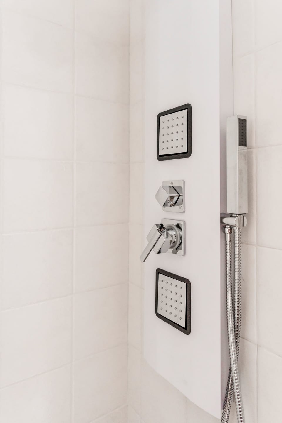 Junior Suite, City View | Bathroom | Shower, free toiletries, hair dryer, bathrobes