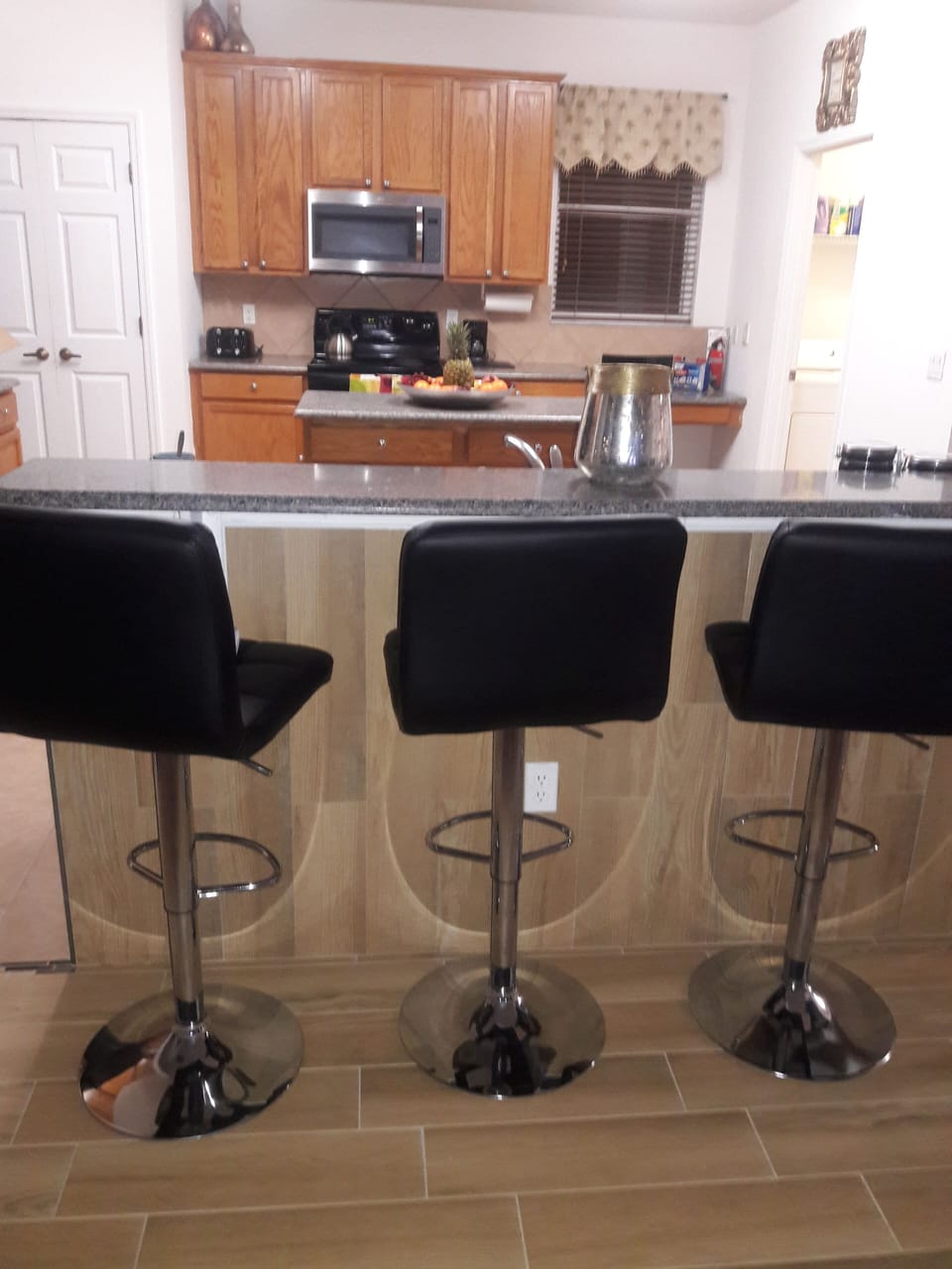 Kitchen eating counter 