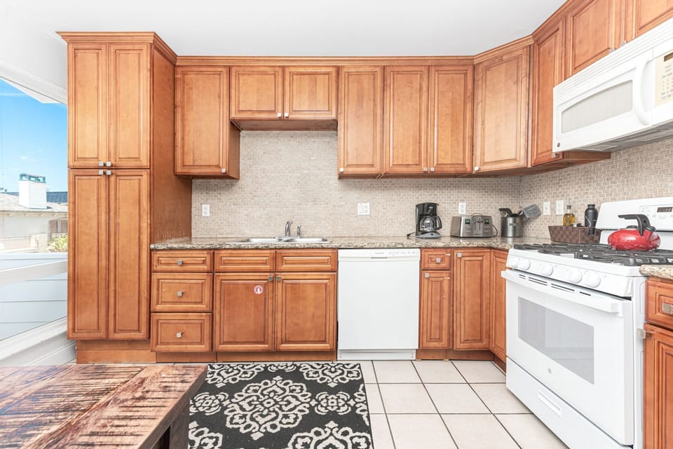 Kitchen is stocked with dishes, cooking, baking and meal prep gear. All standard large and small appliances included. Guests must provide their own food, drinks, spices, and condiments
                