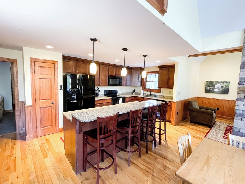 Fully stocked kitchen with bar seating for 4