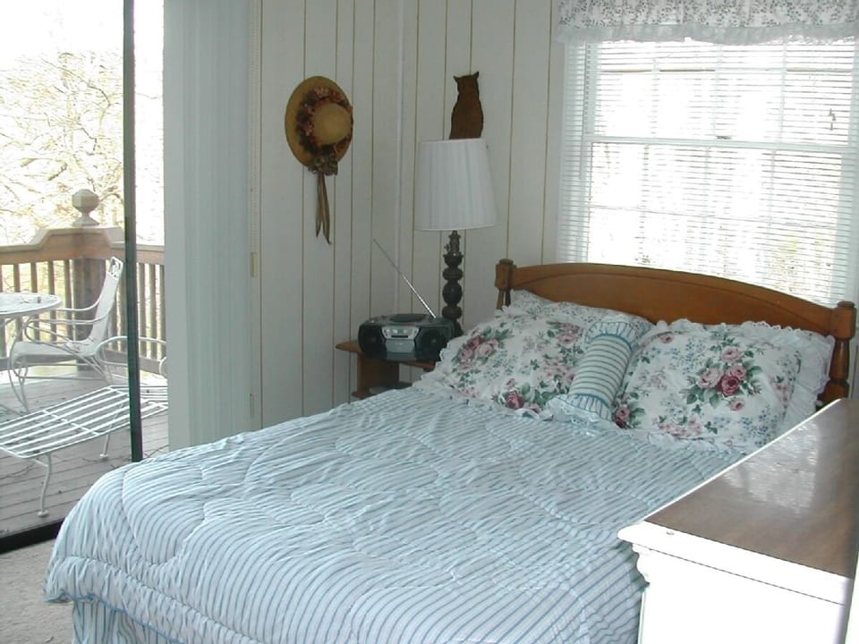 Master bedroom opening onto the deck.