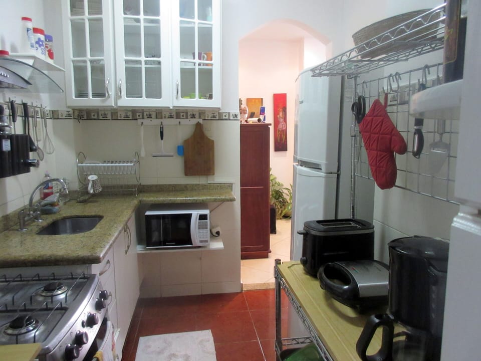 Full kitchen view
