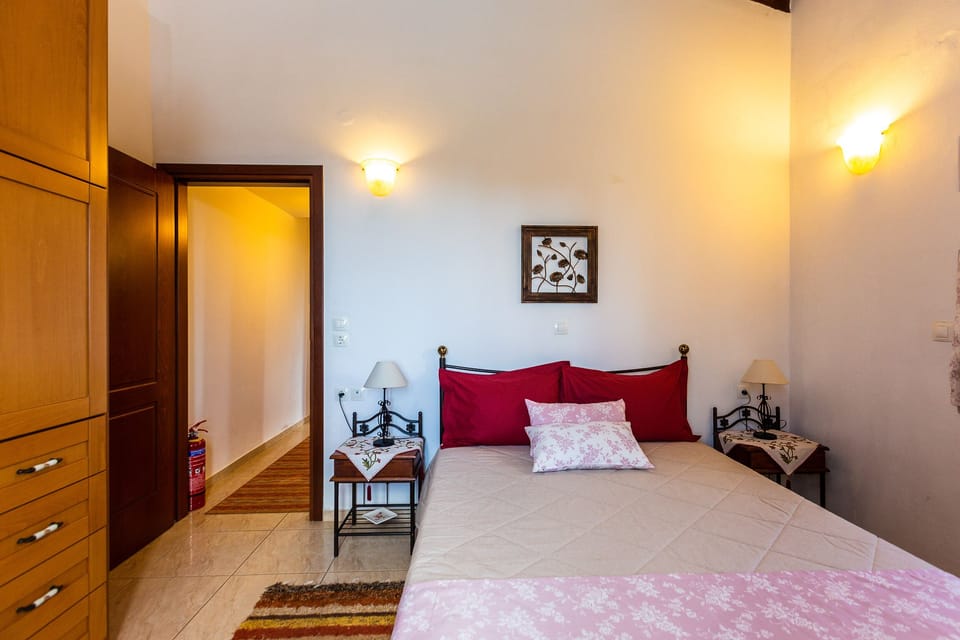 Bedroom 3/Double bed