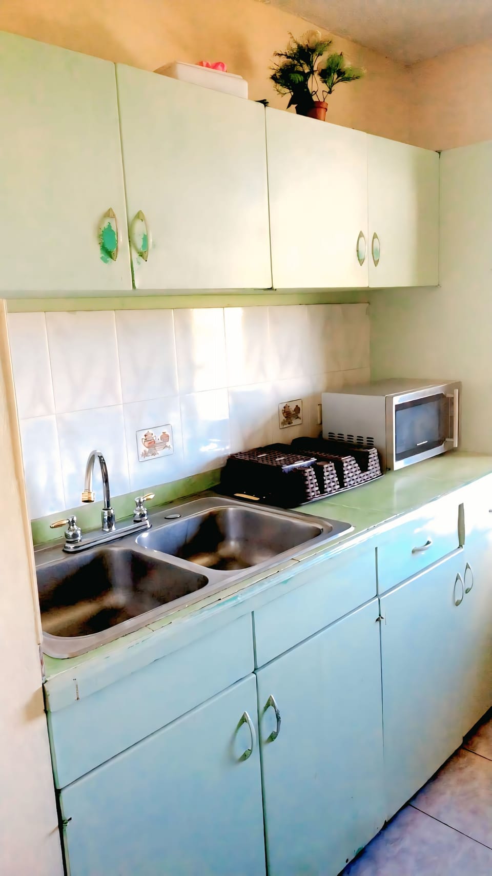 stovetop, indoor, microwave, kitchen, kitchen visible, daytime.