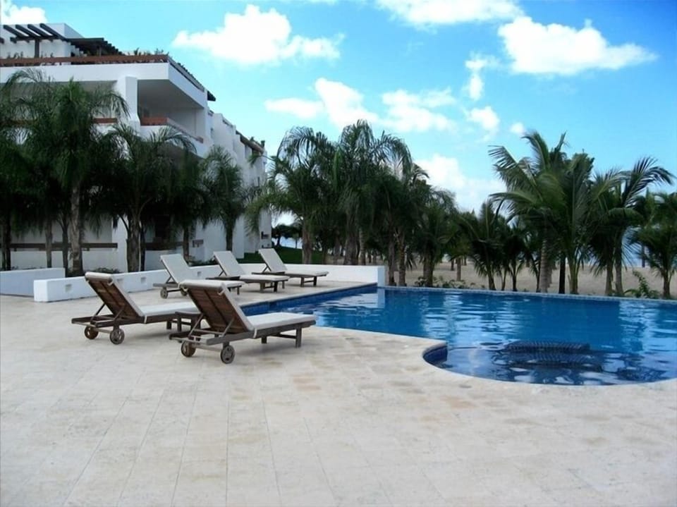 2 Resort style pools to spend the day sunning and relaxing.