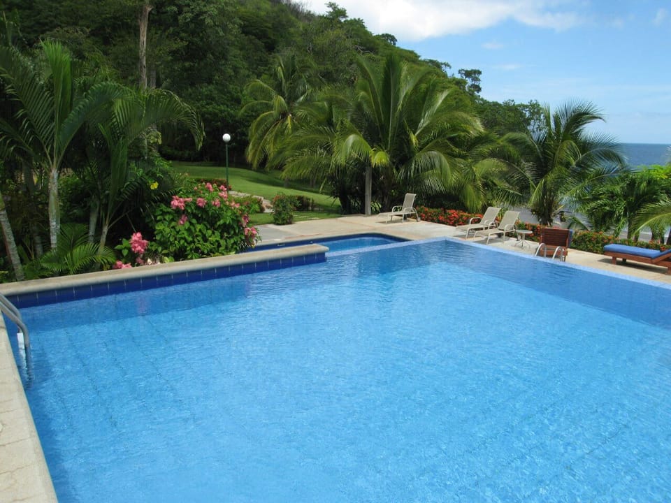 The lower pool at Picantes restaurant.