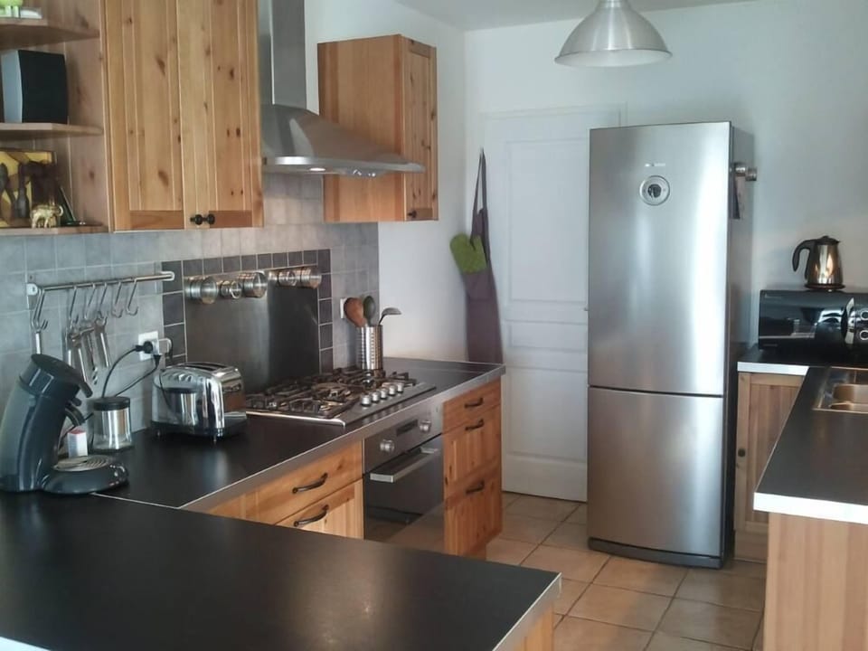 Well equipped open kitchen, with dishwasher