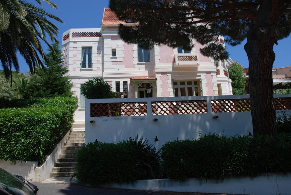 1st Floor Apartment in Art Nouveaux House