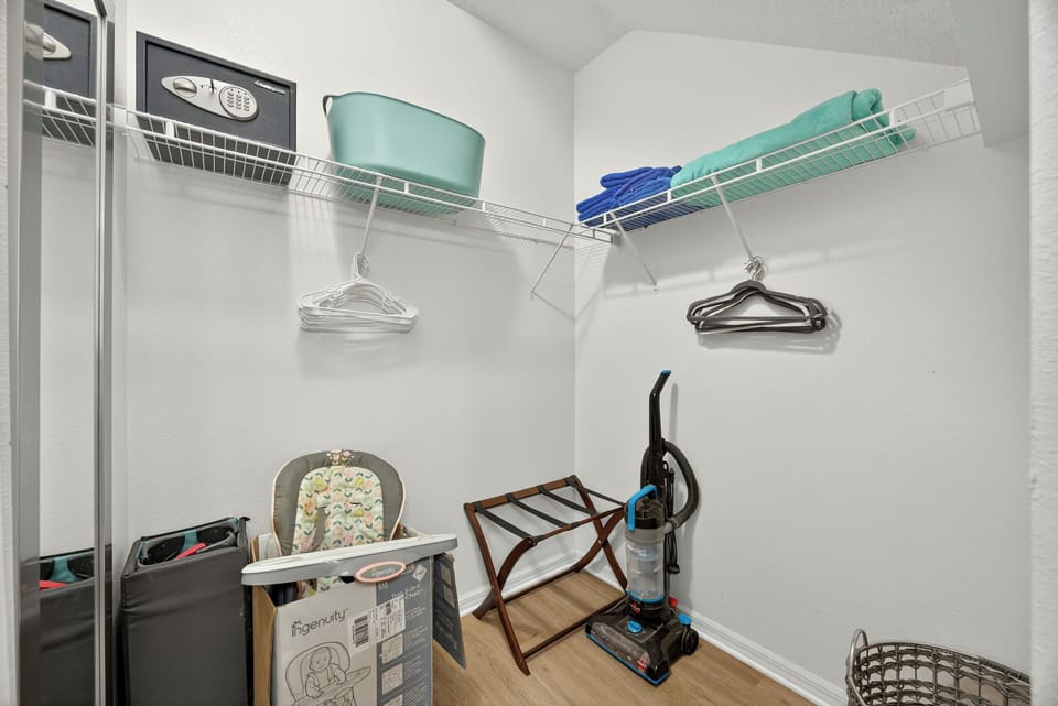 Master Suite 1 - Walking Closet