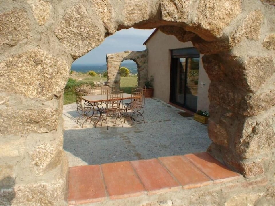The terrace and the view over the plain