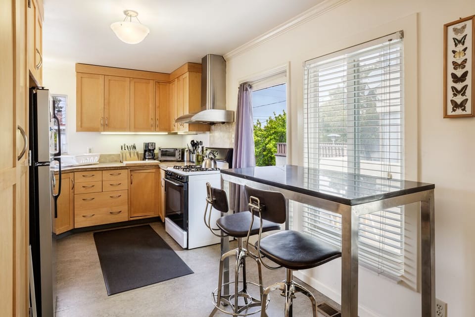 Kitchen with breakfast bar.