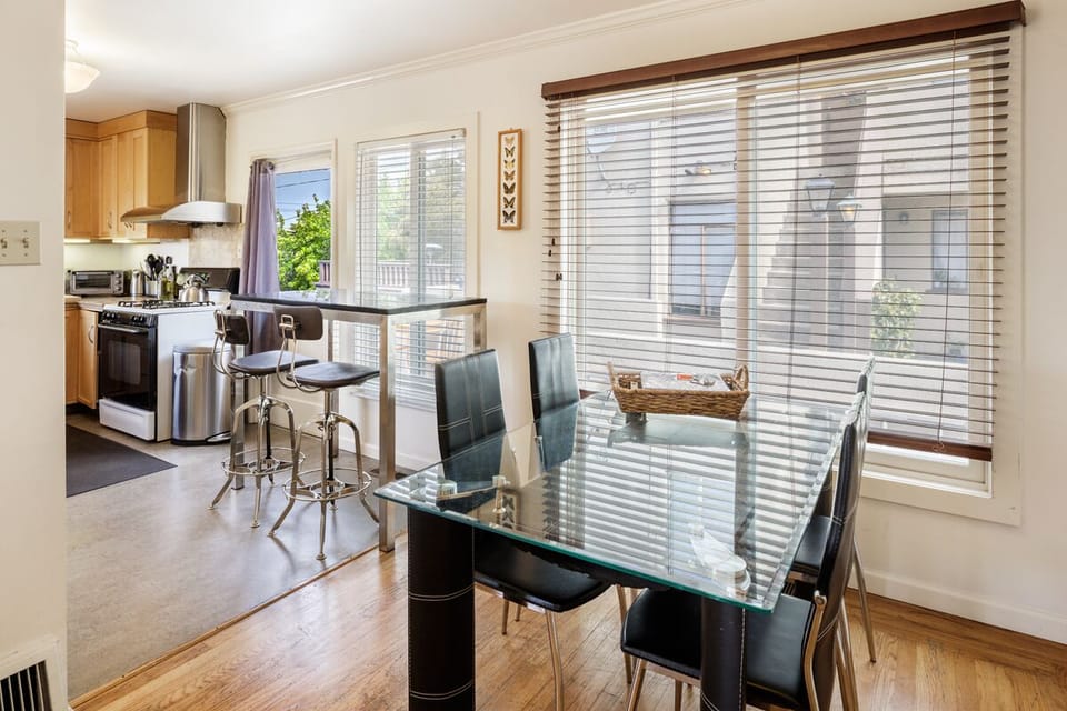 Dining area for 4