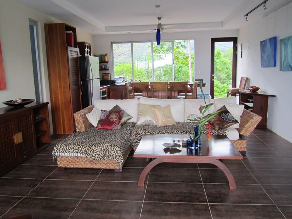 Living area/kitchen, view to the mountains

