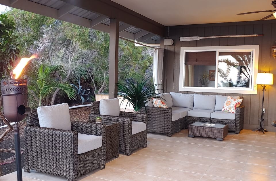 Main lanai seats 10