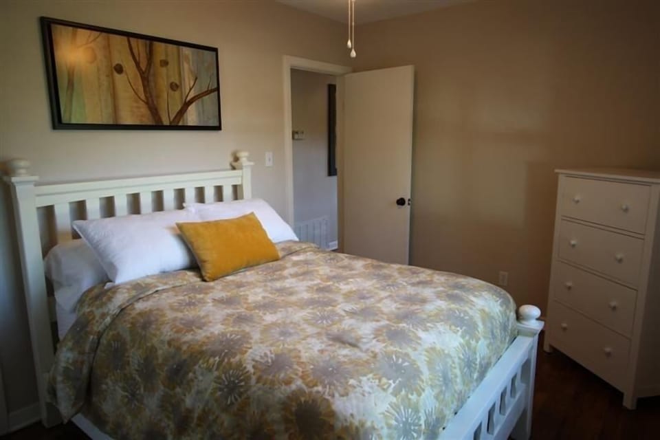 Full Bedroom