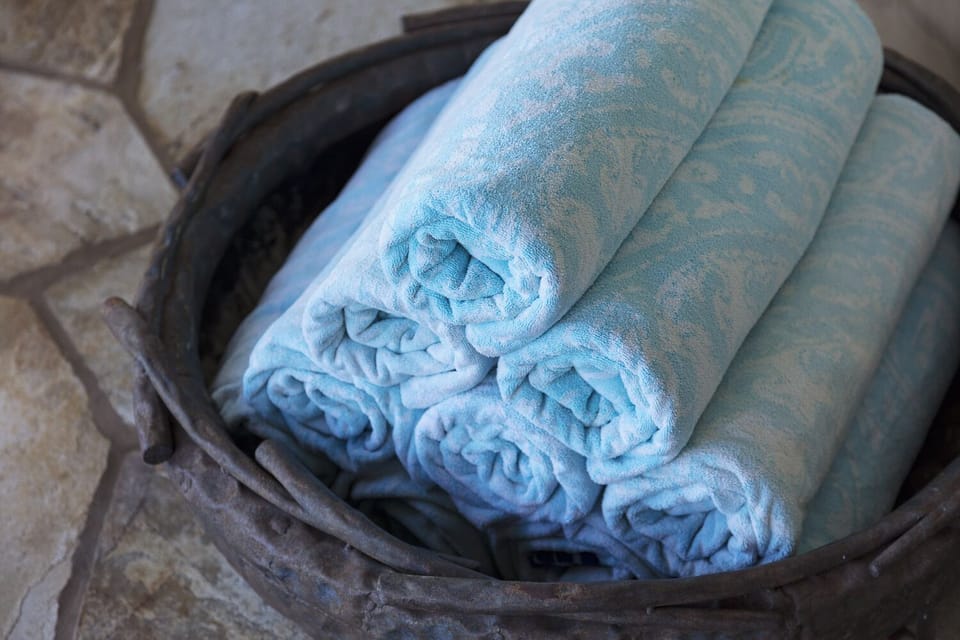 PLUSH POOL TOWELS PROVIDED