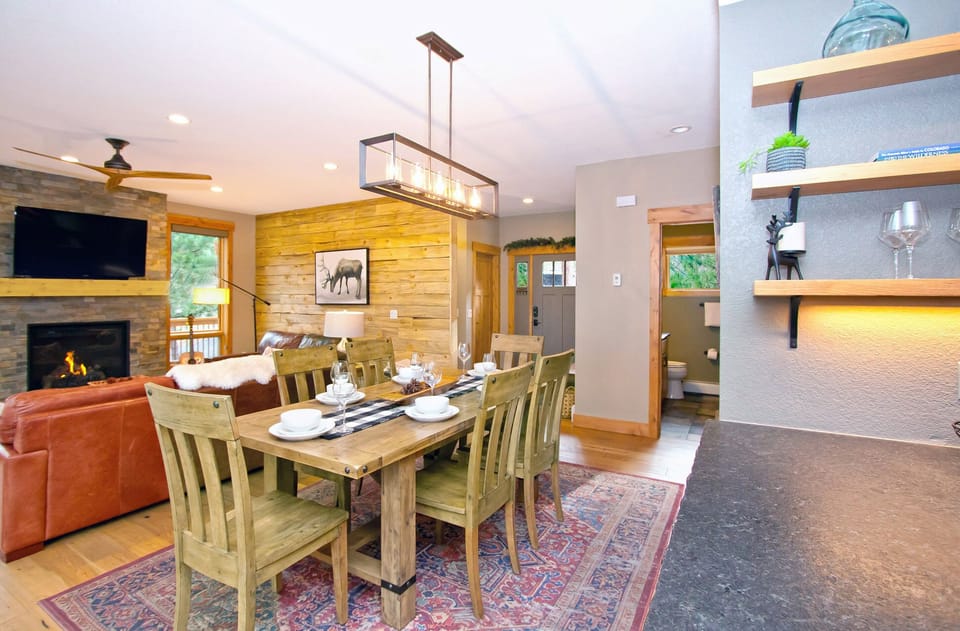 Dining room view to front entrance