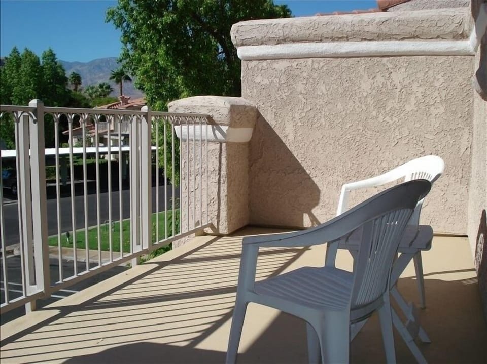 The 2nd bedroom has its own separate balcony w/view of tennis court & mountains.