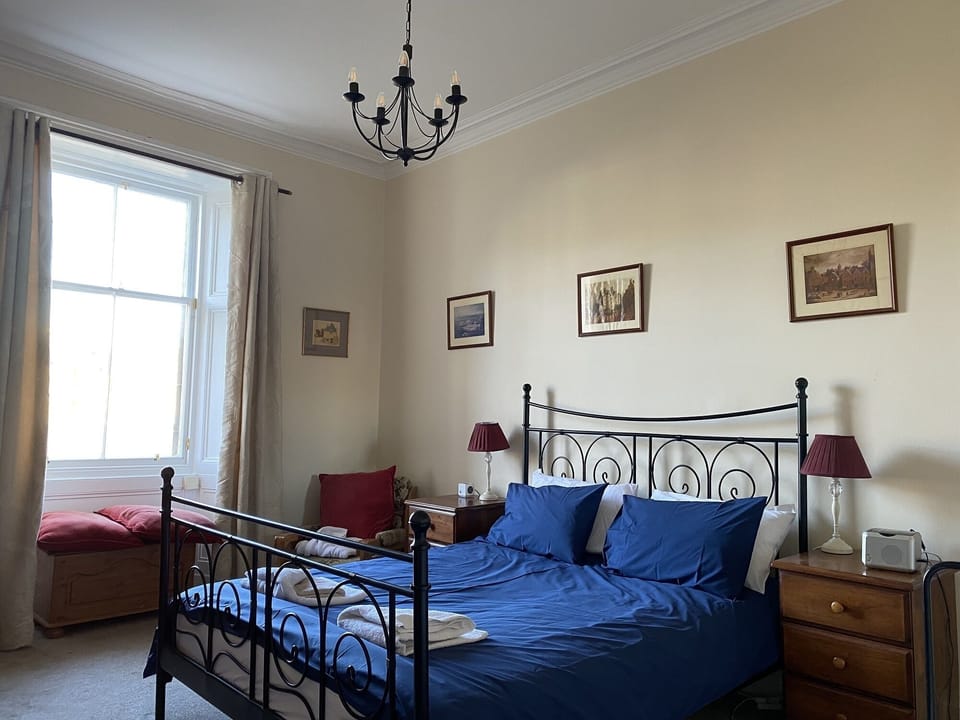 Bedroom 2 - King sized Bed