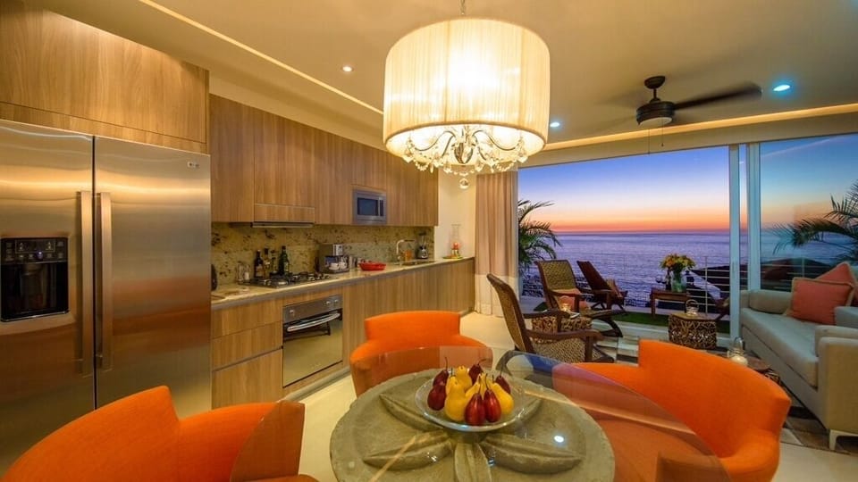 Wow sunsets / Pacific Ocean / Vacation life is great ...