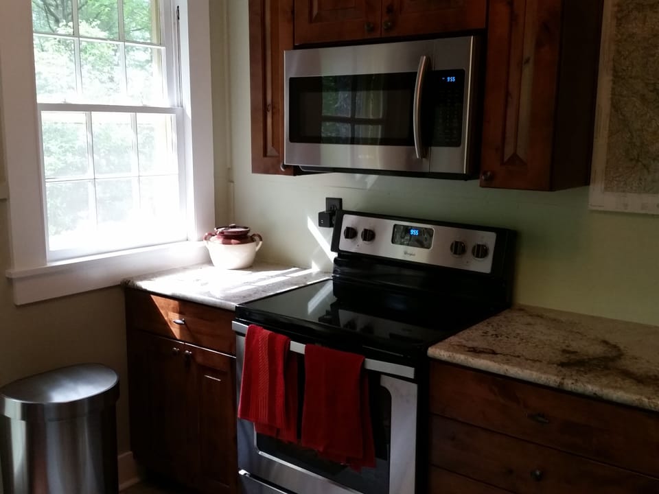UPDATED kitchen with new stove, built in microwave