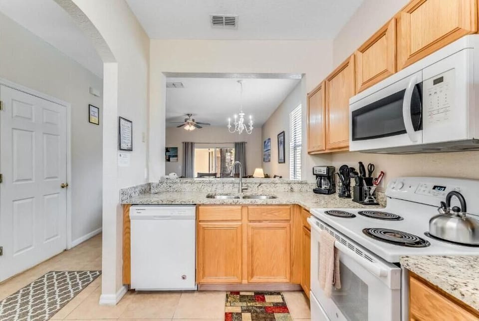 Fully equipped kitchen