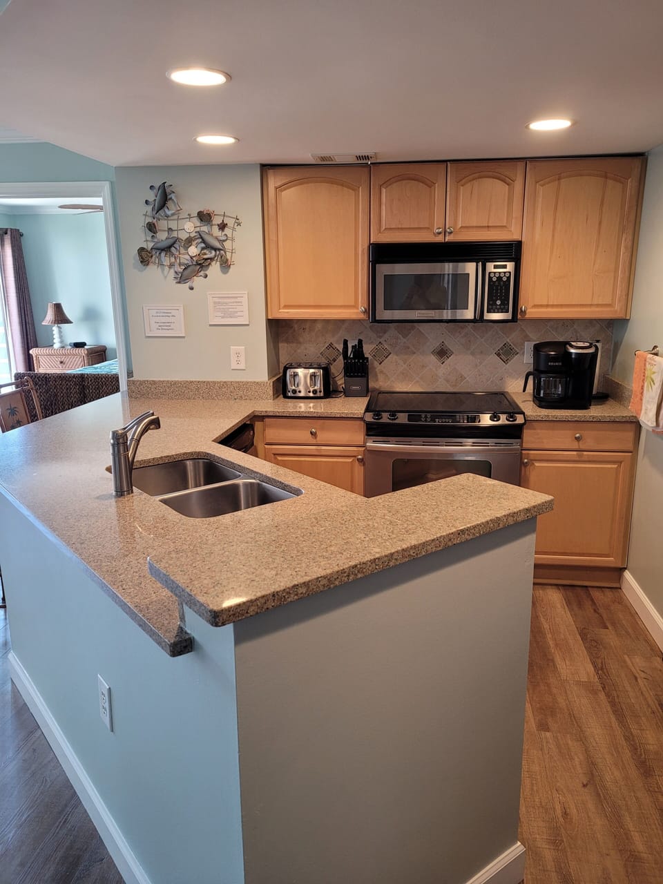 Fully stocked kitchen to include a Keurig K-Duo, for BOTH K-cups or carafe.