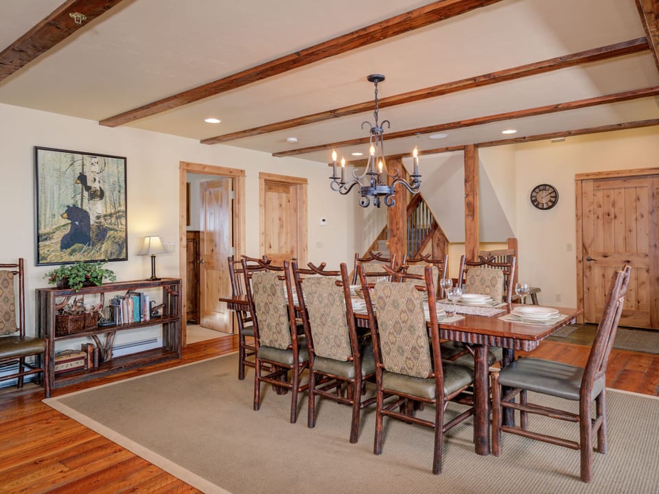 Black Eagle 31, Dining Room, 1