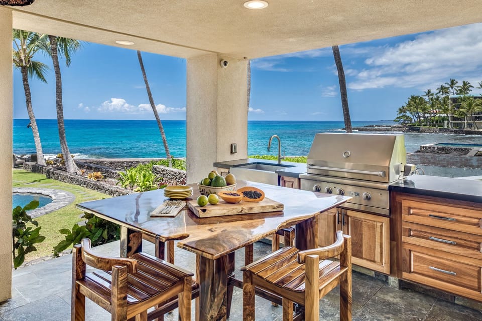 Moana Hale Lanai Dining and BBQ Area