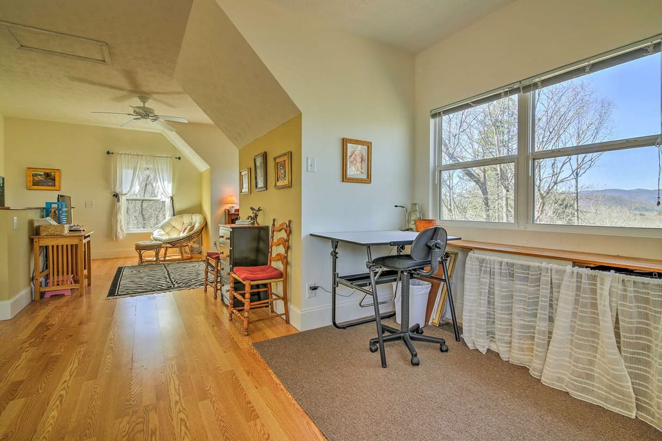 Working area in upstairs suite for writing or drawing