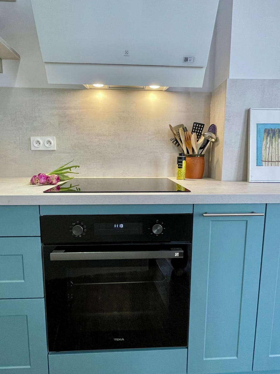 Kitchen - Ceramic Hob and Electric Oven