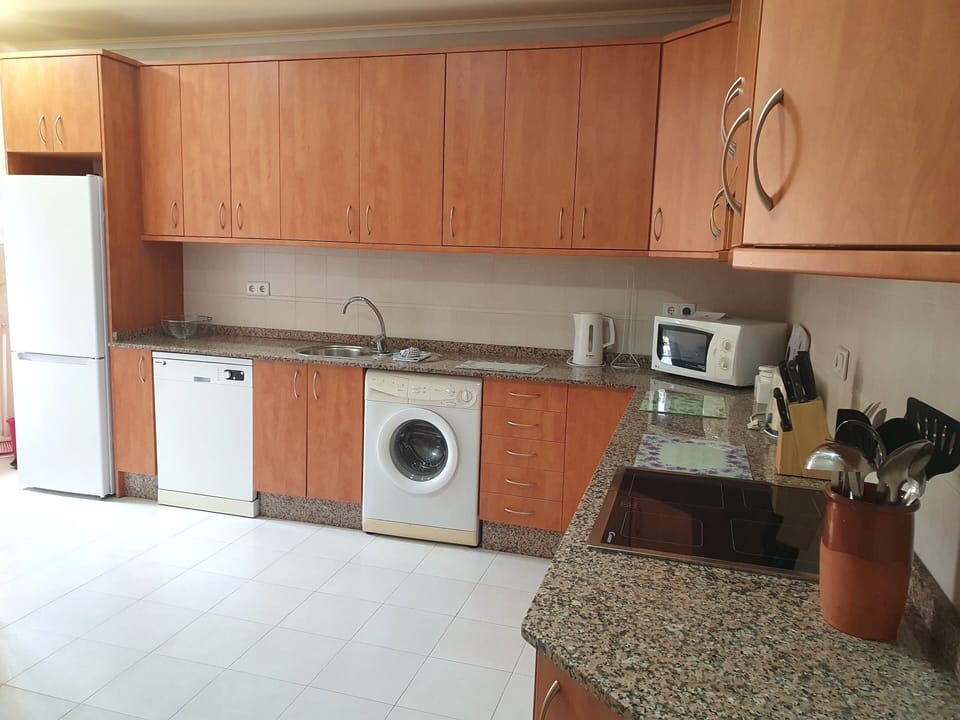 Fully fitted kitchen